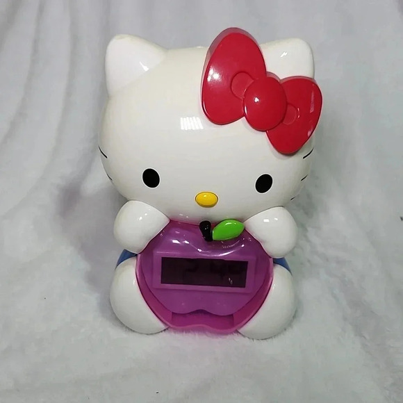 Hello Kitty Light Up Loud Apple Alarm Clock - Picture 3 of 7